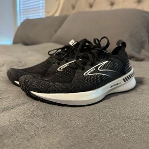Women’s Brooks Levitate Stealth Fit 5